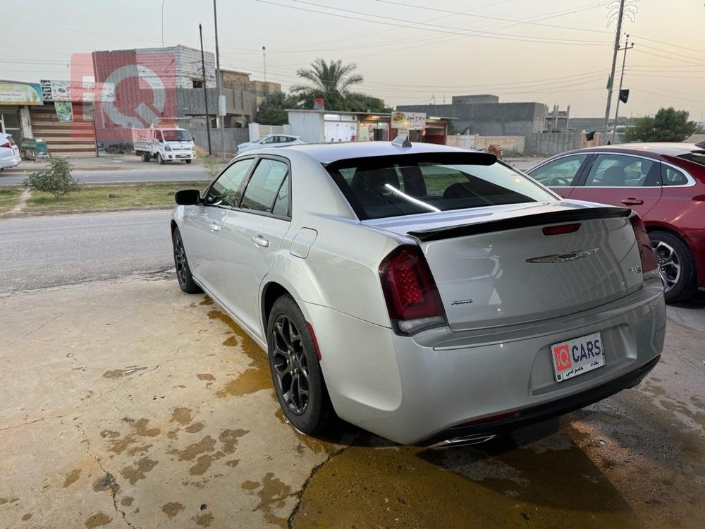 کرایسلەر 300